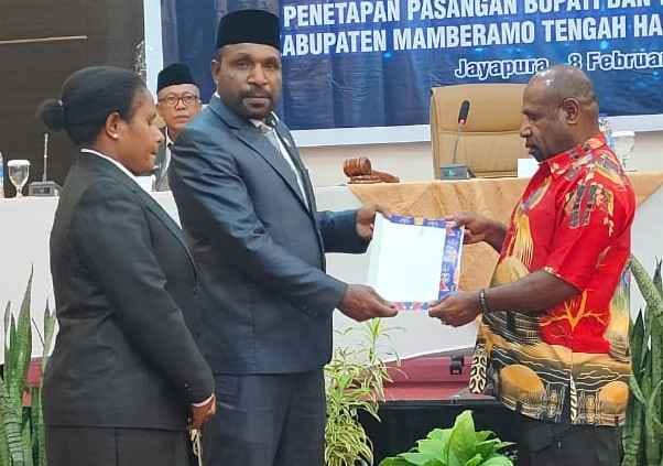 DPRD Mamteng Gelar Sidang Penetapan Bupati dan Wakil Bupati Terpilih